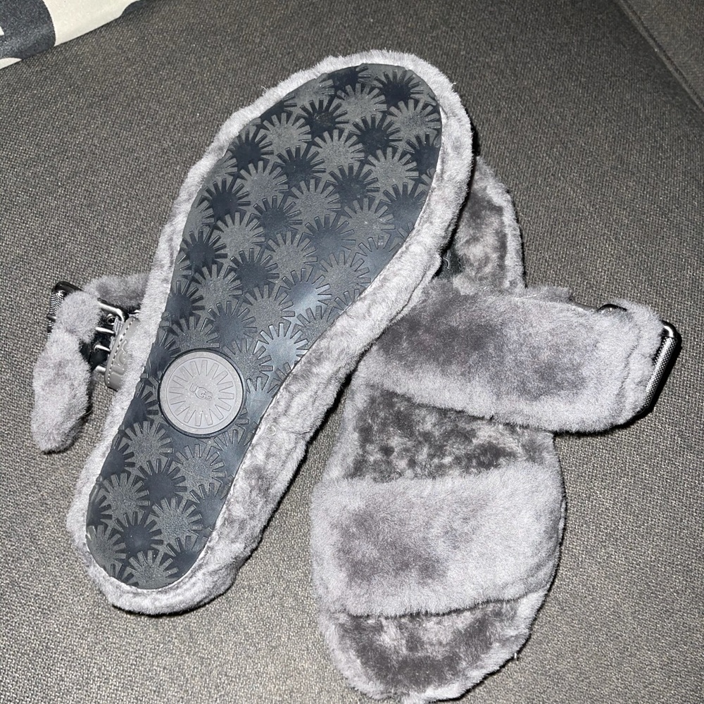 UGG Fuzz Yeah Sandals - Picture 8 of 8